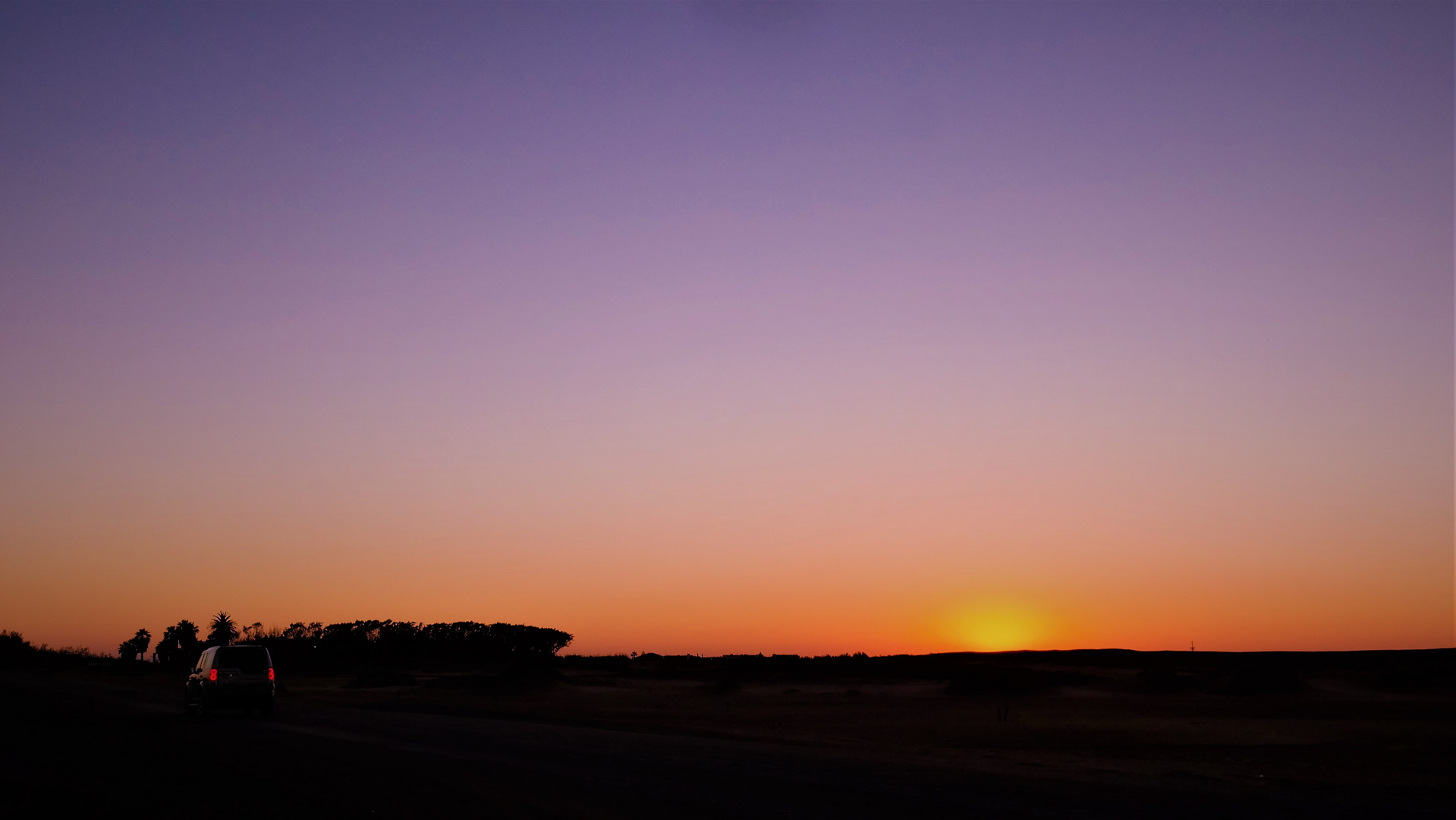 Sonnenaufgang ueber der Wueste