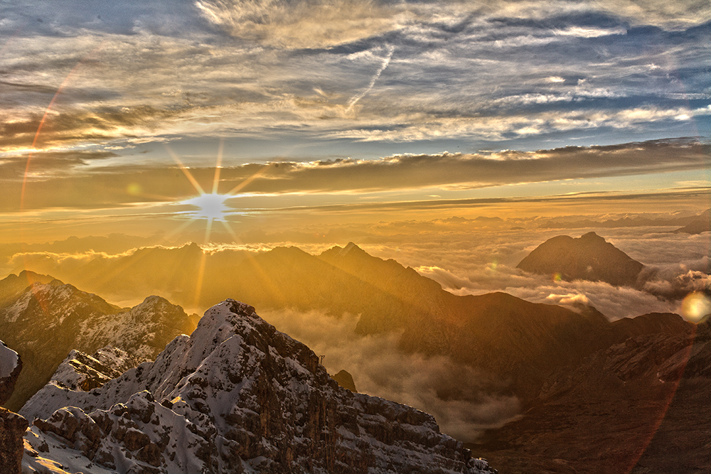 Sonnenaufgang über der Zugspitze 2 - HDR