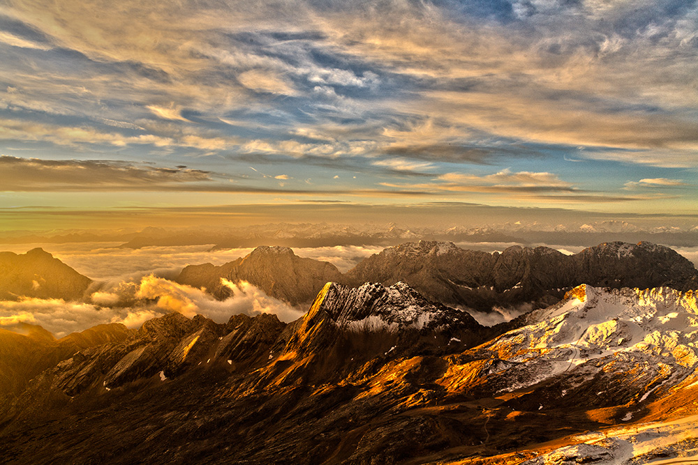 Sonnenaufgang über der Zugspitze - HDR