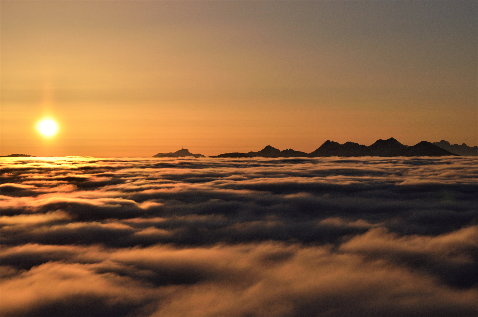 Sonnenaufgang über die Wolken