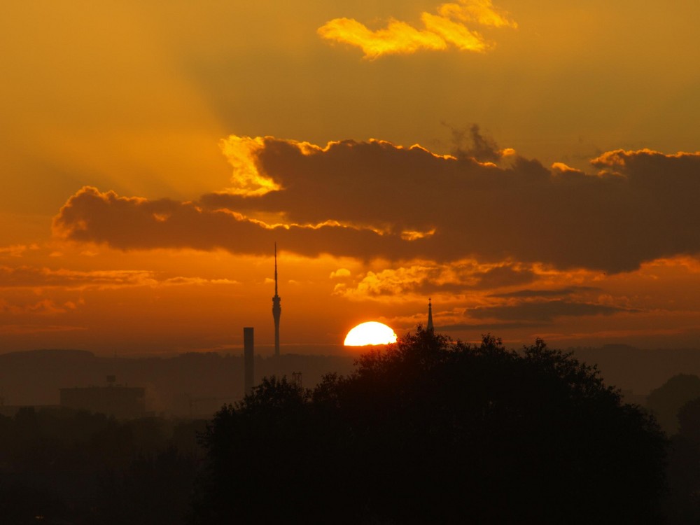 Sonnenaufgang über Dresden - Blick in Richtung Messe