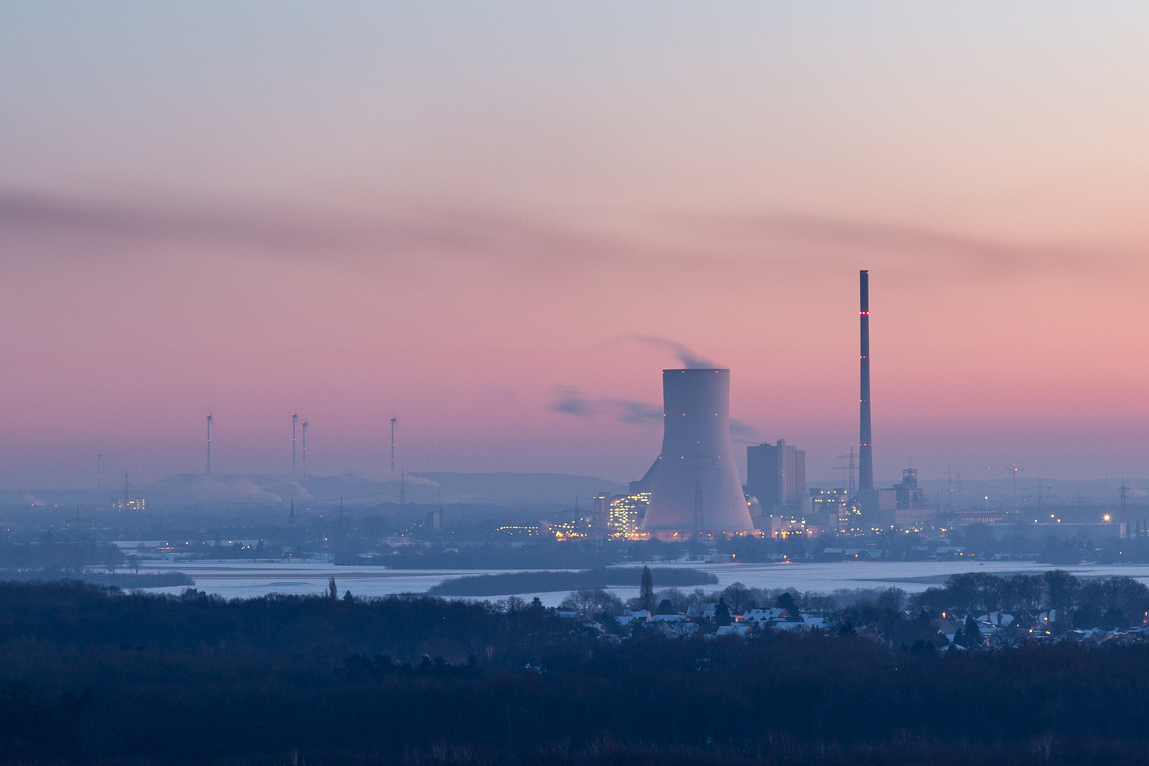Sonnenaufgang  über Duisburg-Walsum / Kraftwerk