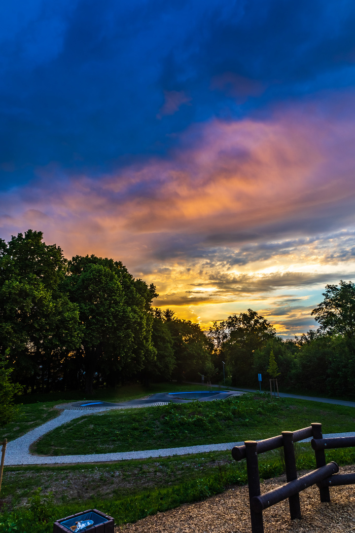 Sonnenaufgang über einem kleinen Park direkt hinter meinem Garten (# 2)