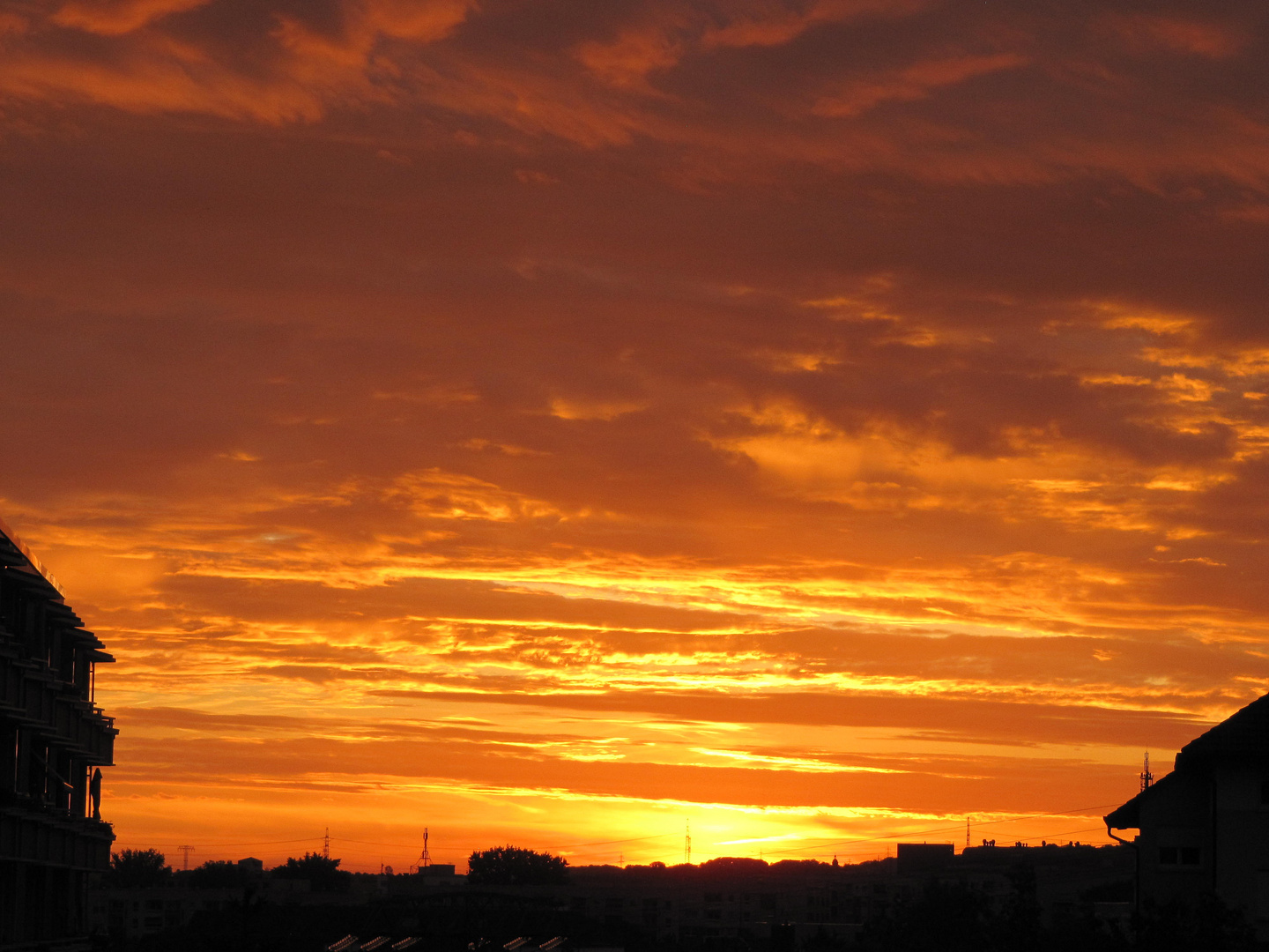 Sonnenaufgang über Erfurt .