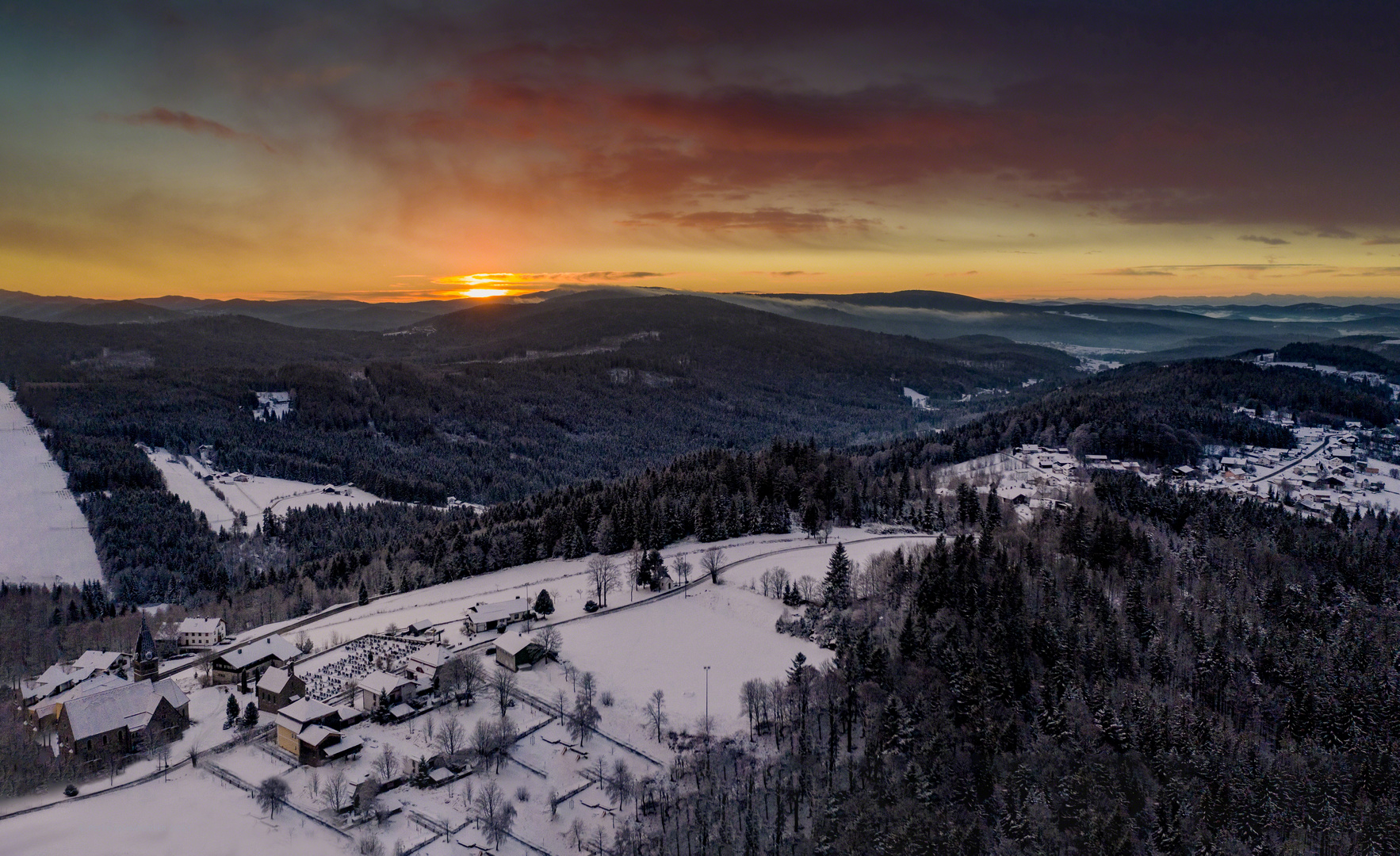 Sonnenaufgang über Finsterau im Bayerischen Wald