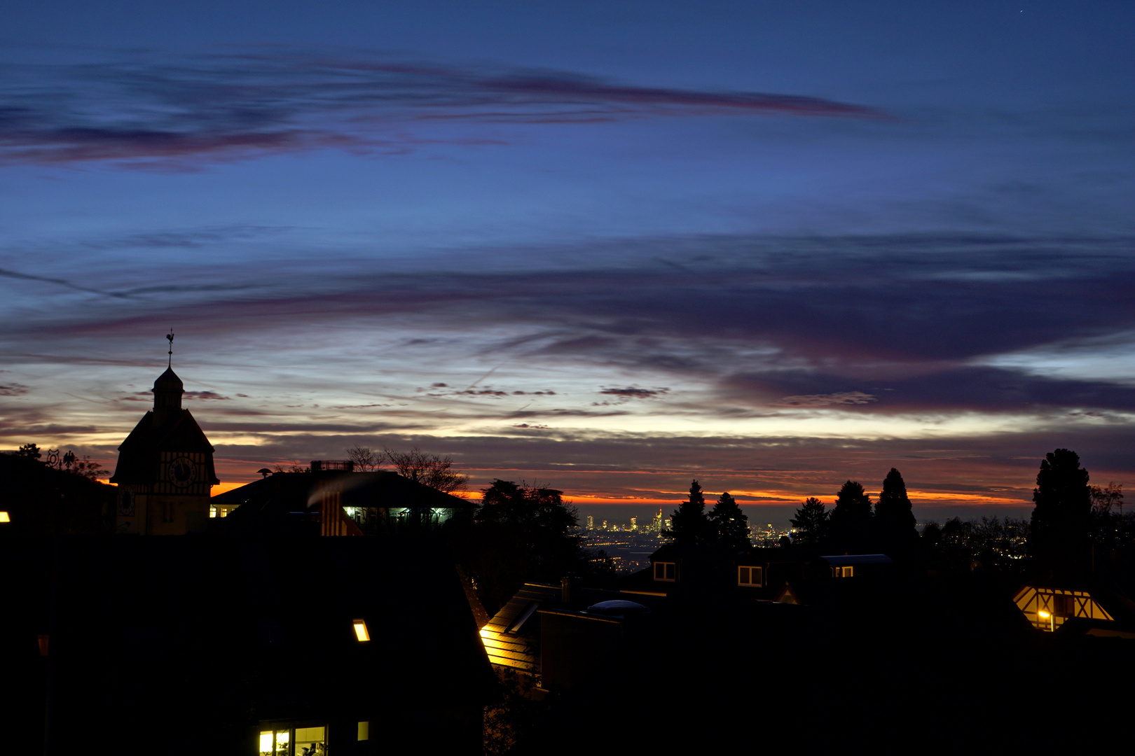 Sonnenaufgang über Frankfurt a. M.