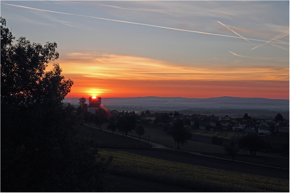 Sonnenaufgang über Fuchsmühl am Steinwald