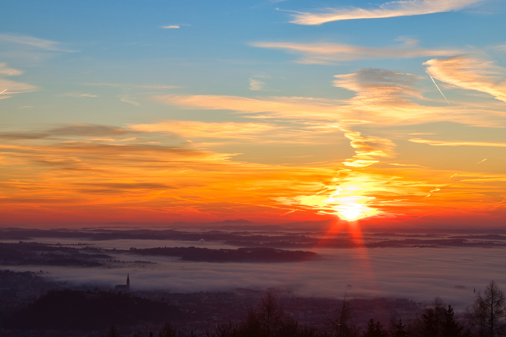 Sonnenaufgang über Graz/Blick vom Fürstenstand