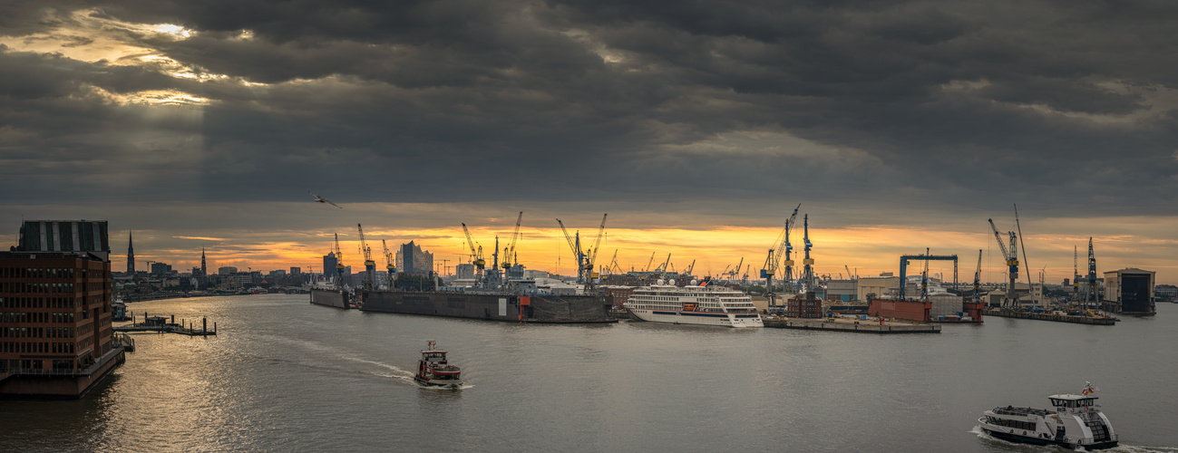 Sonnenaufgang über Hamburg