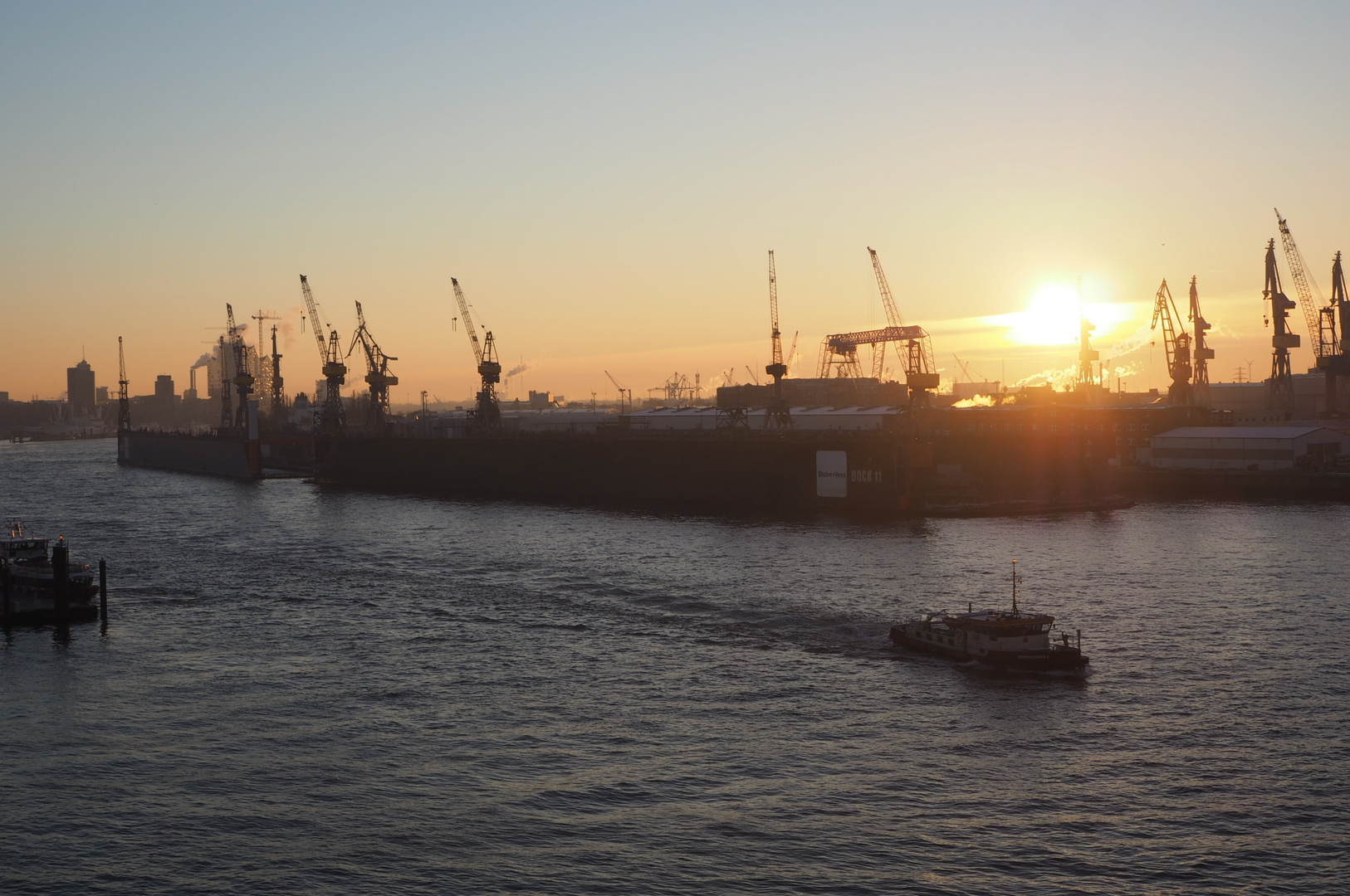 Sonnenaufgang über Hamburg