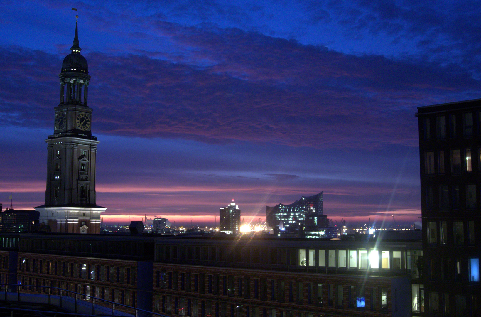 Sonnenaufgang über Hamburg