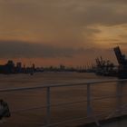 Sonnenaufgang über Hamburger Hafen