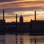 SONNENAUFGANG ÜBER HISTORISCHER STADTLANDSCHAFT