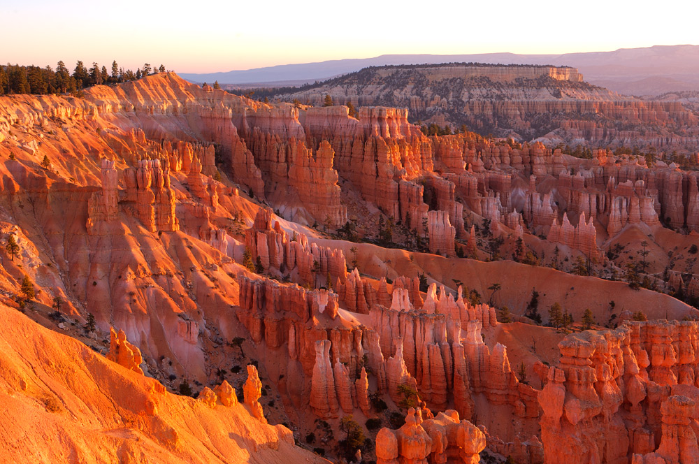 Sonnenaufgang über Hoodoos