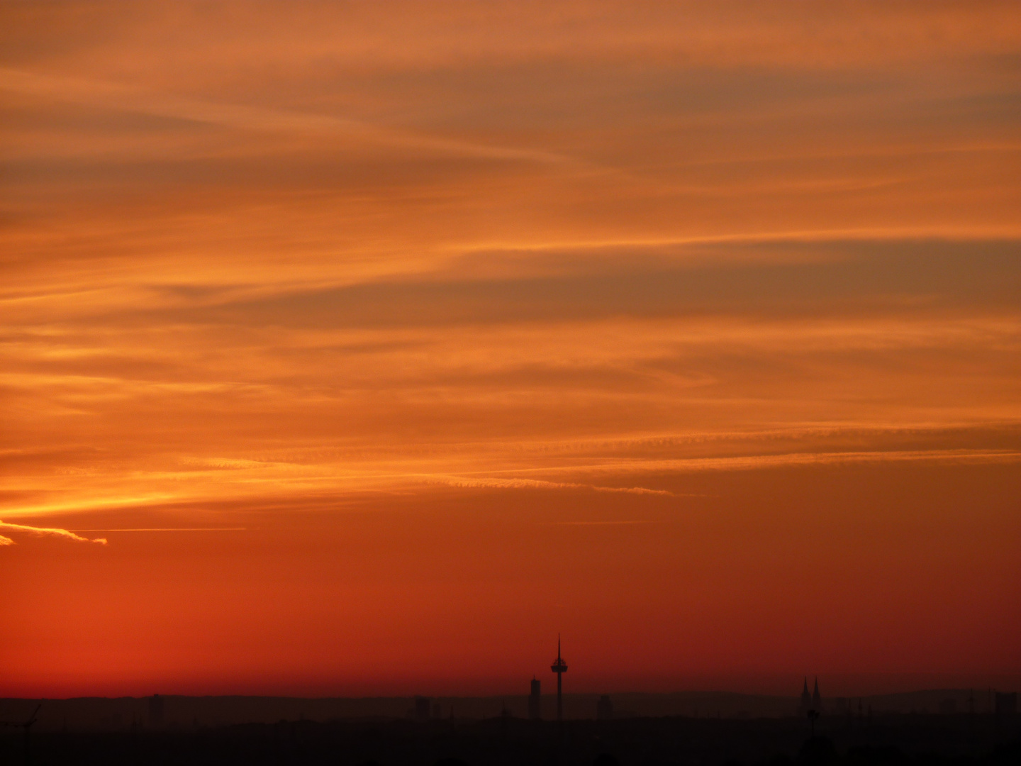 Sonnenaufgang über Köln - heute morgen gegen 7.00 Uhr