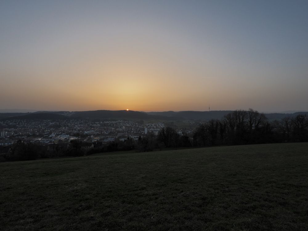 Sonnenaufgang über Lörrach und Basel