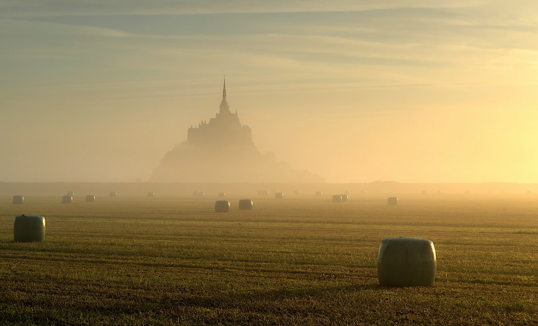 Sonnenaufgang über Mont Saint Michel