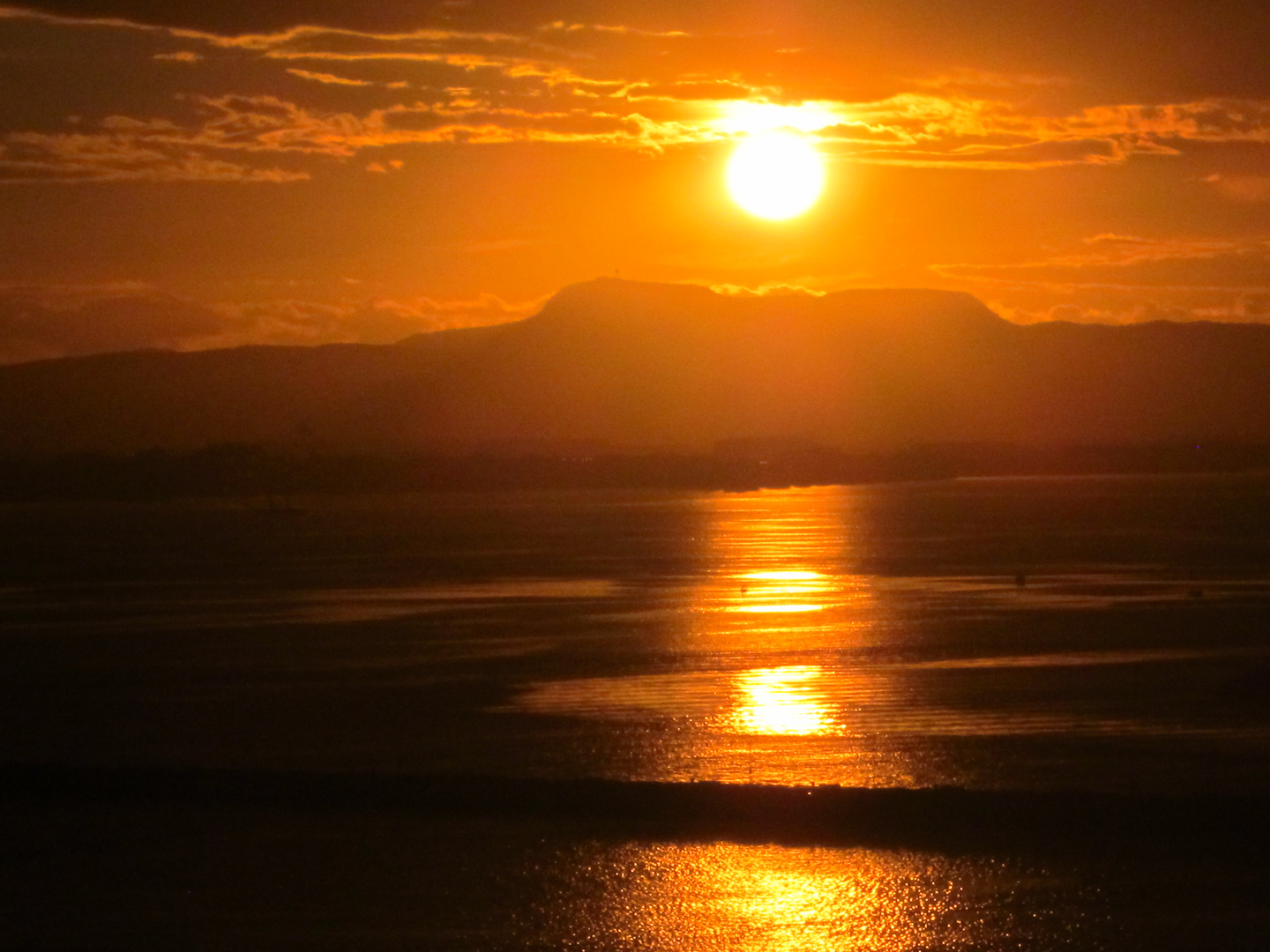 Sonnenaufgang über Palma de Mallorca..... Foto & Bild | sonnenaufgänge, himmel & universum ...