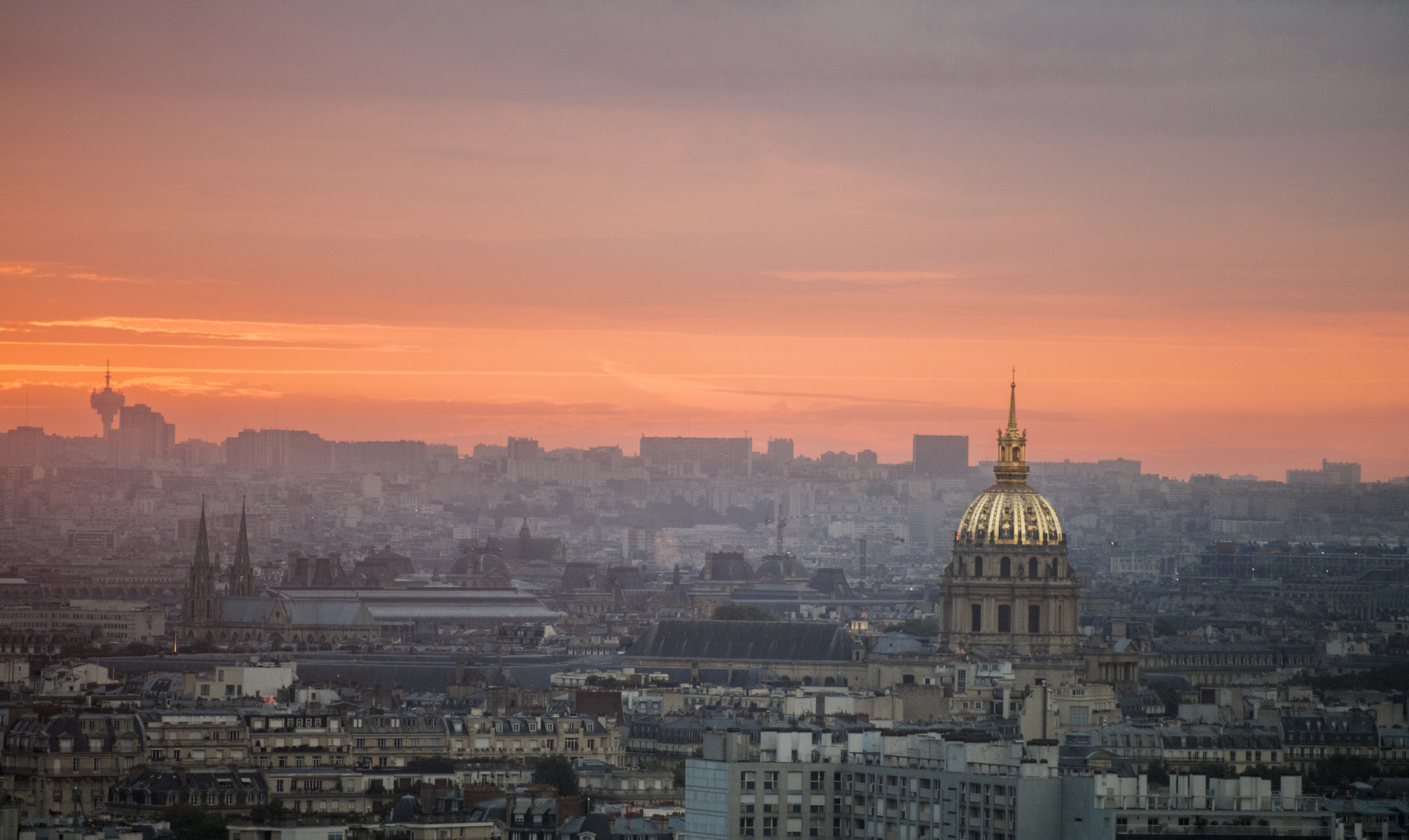 Sonnenaufgang über Paris