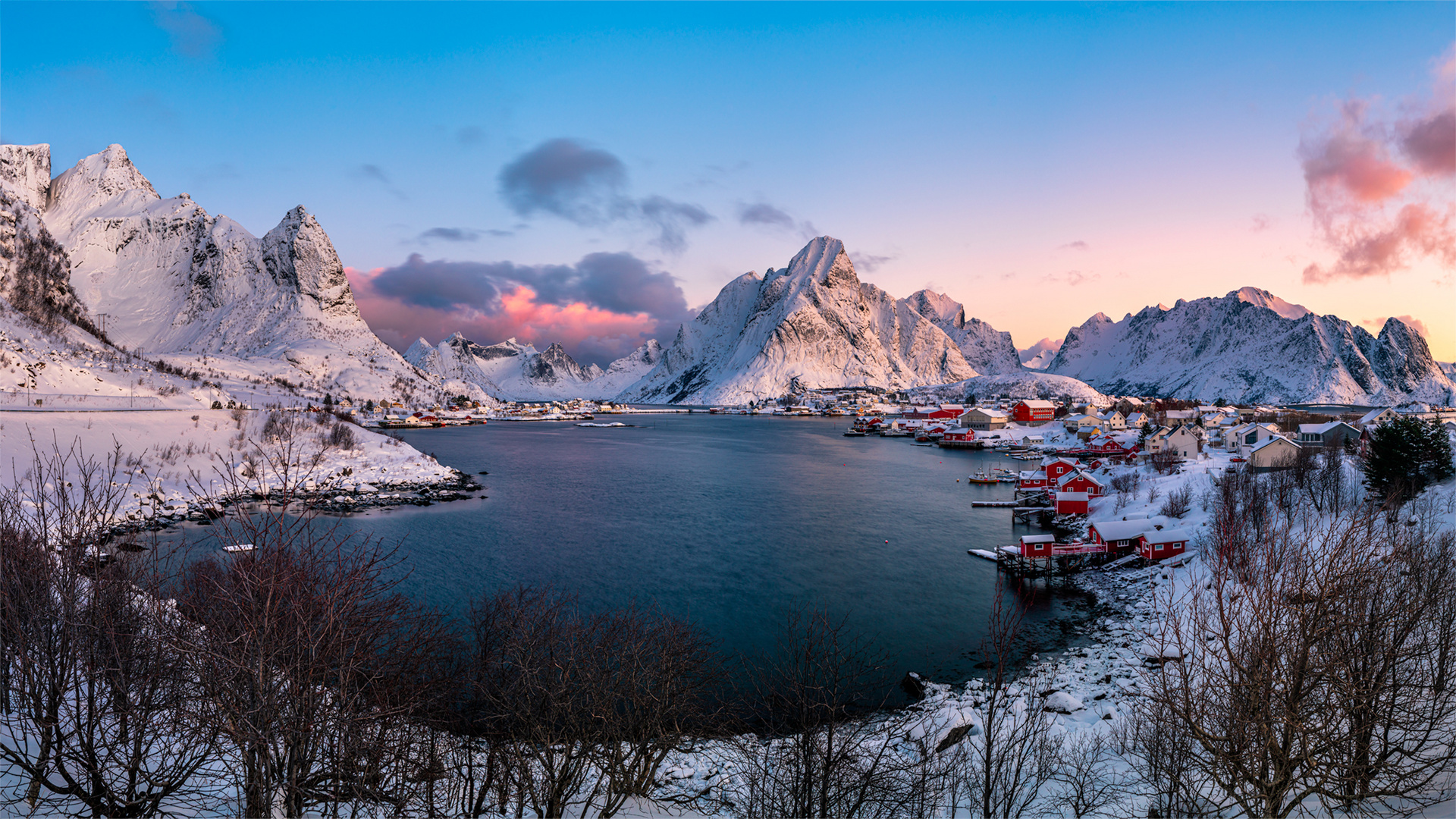 Sonnenaufgang über Reine auf den Lofoten