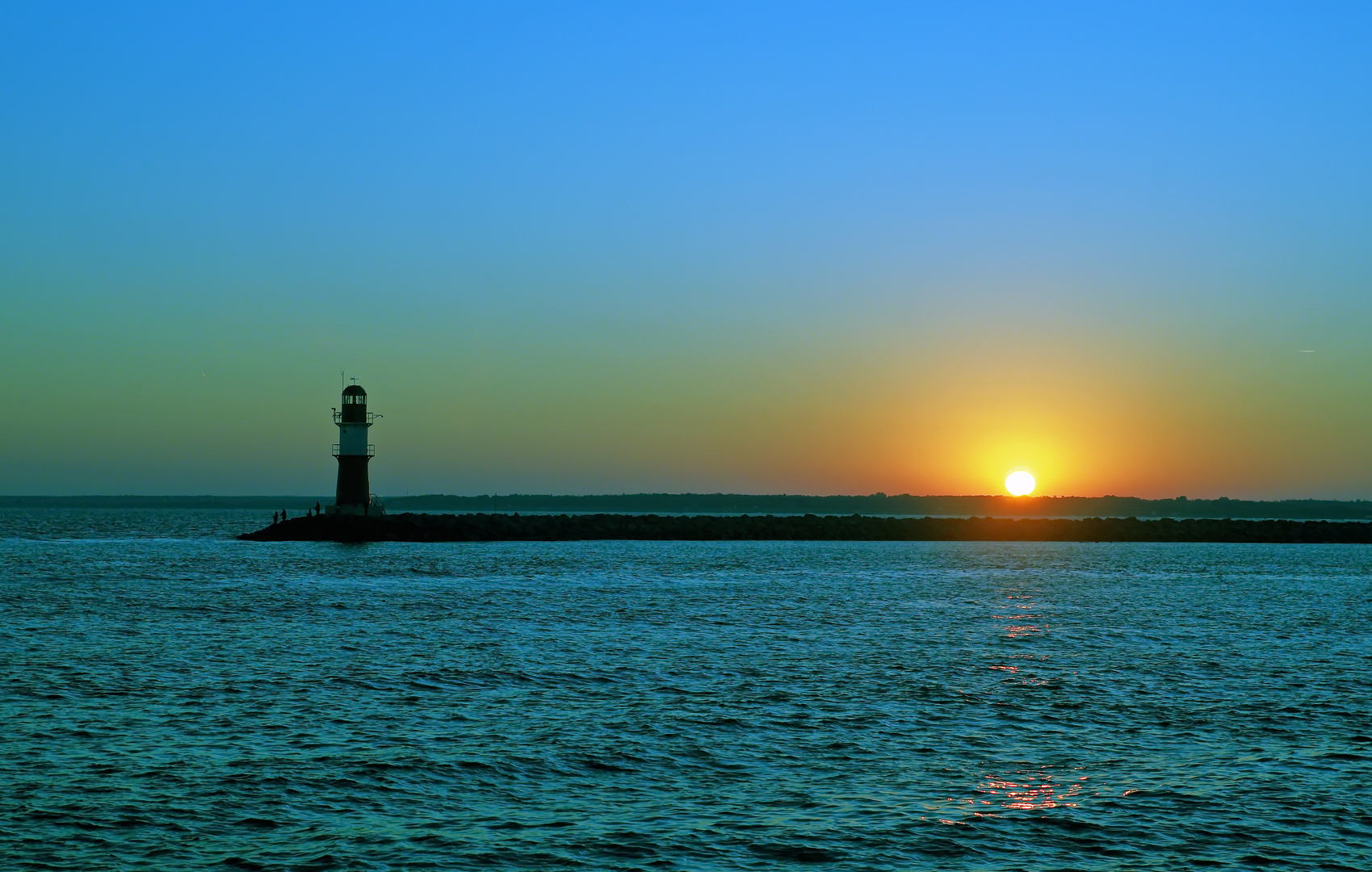 Sonnenaufgang über Rostock