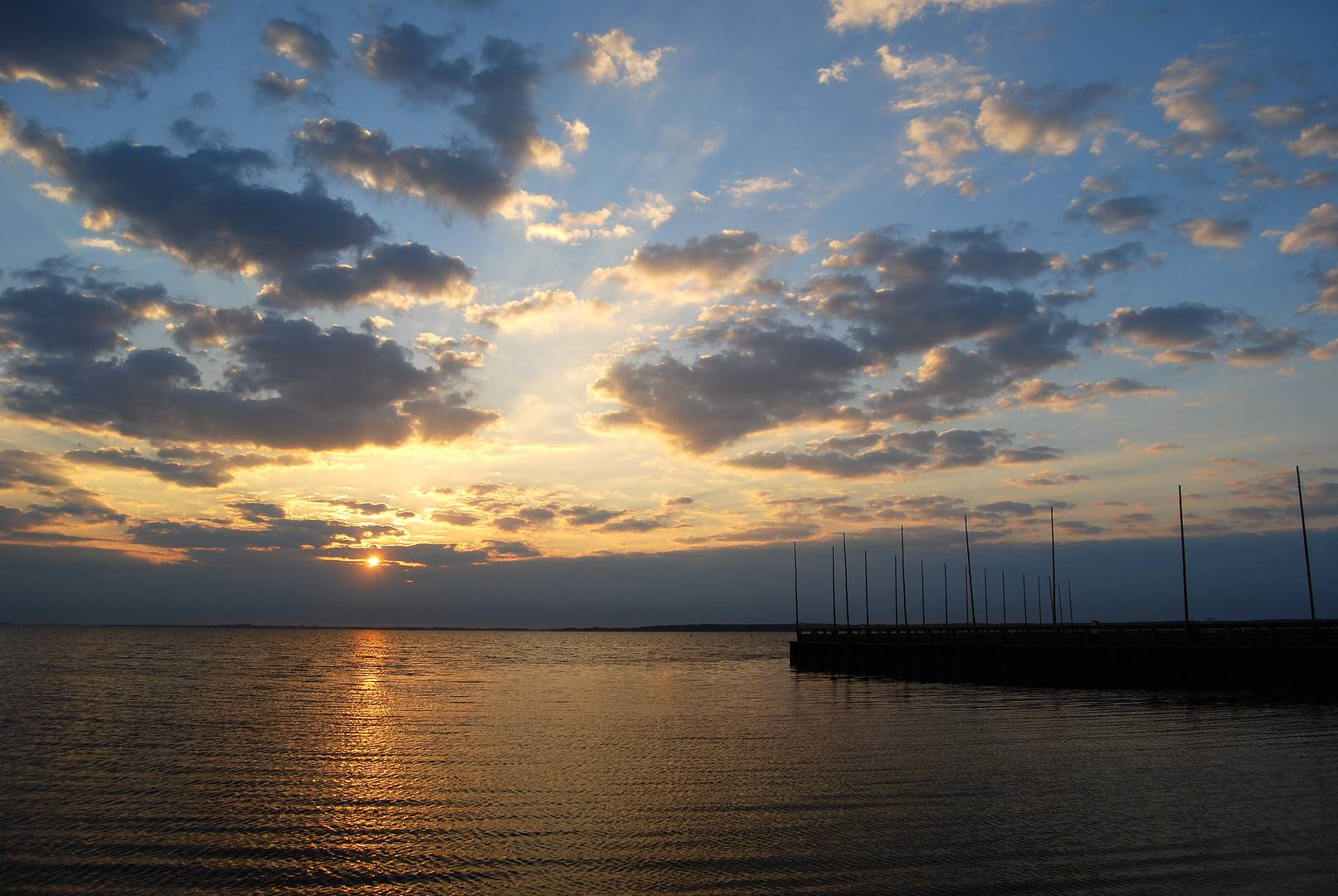 Sonnenaufgang über Saaler Bodden - Hafen Dierhagen