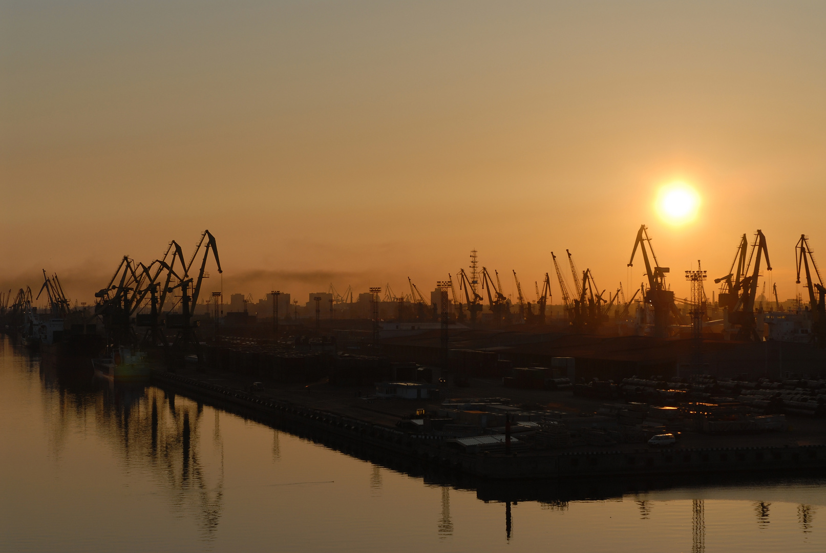 Sonnenaufgang über St. Petersburg