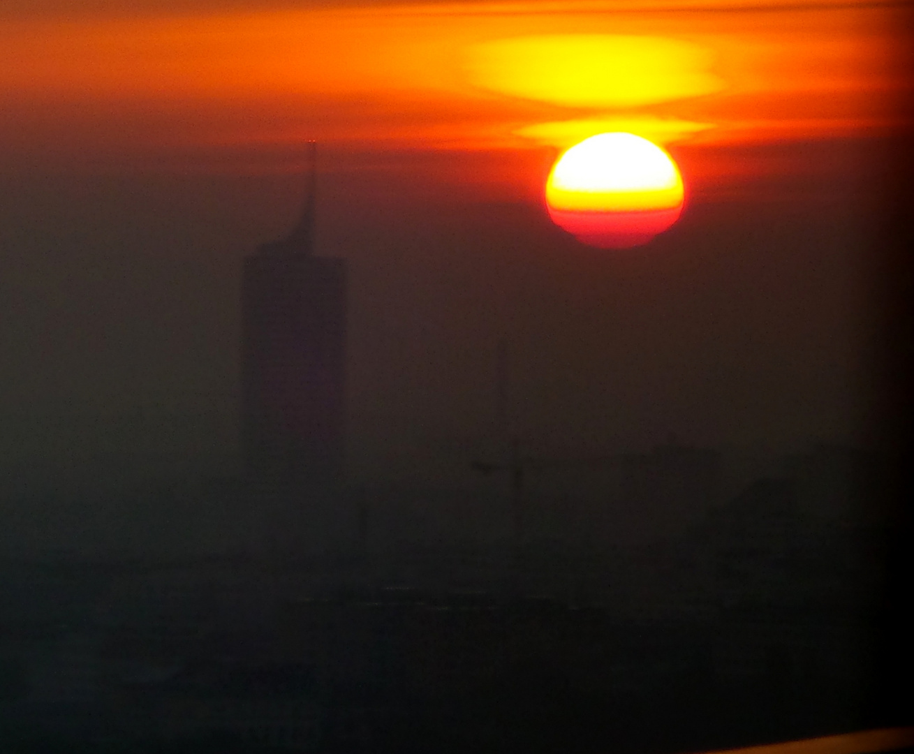 ***Sonnenaufgang über Wien am 8.4.2014***