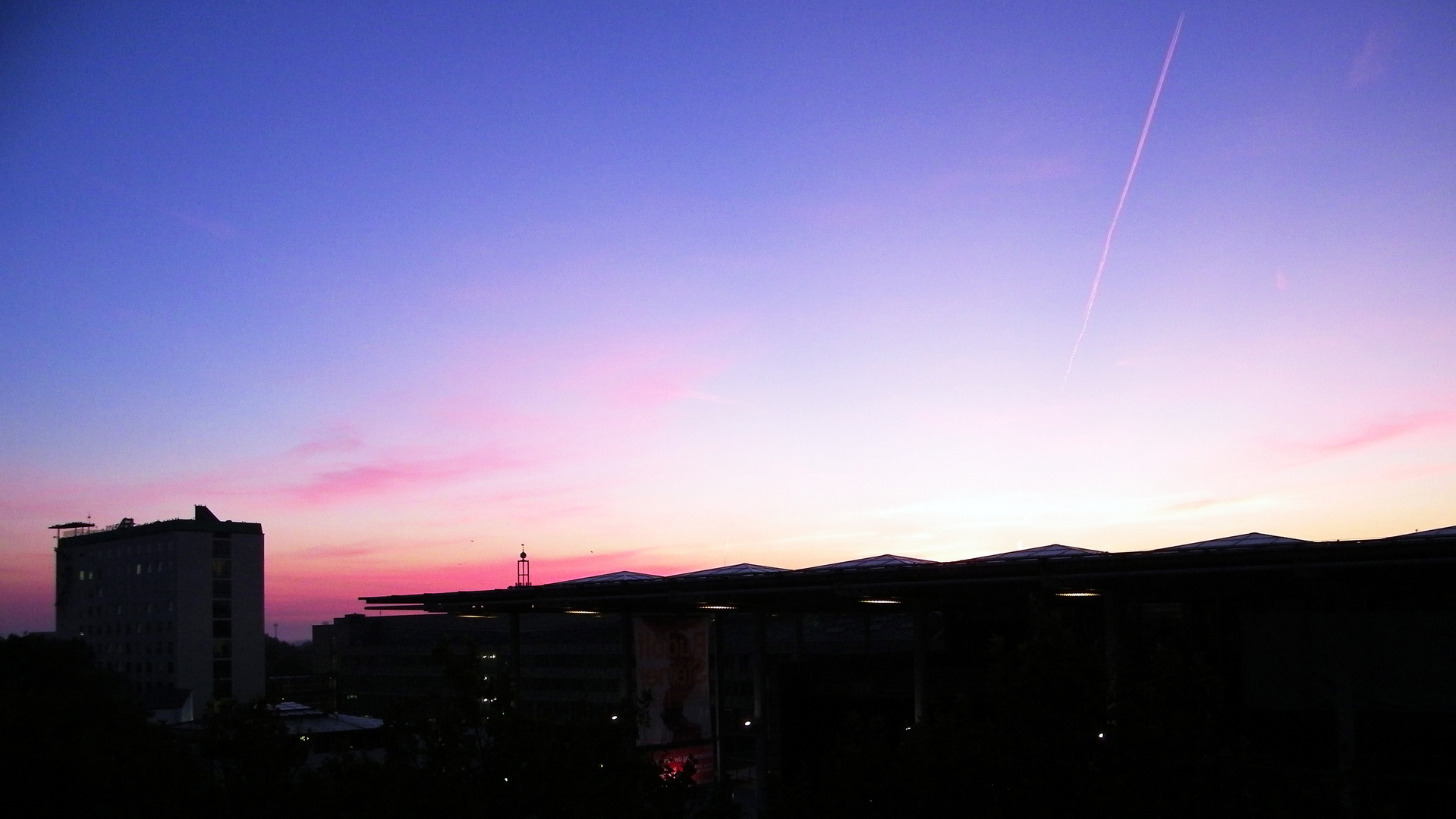 Sonnenaufgang über Wolfsburger Rathaus