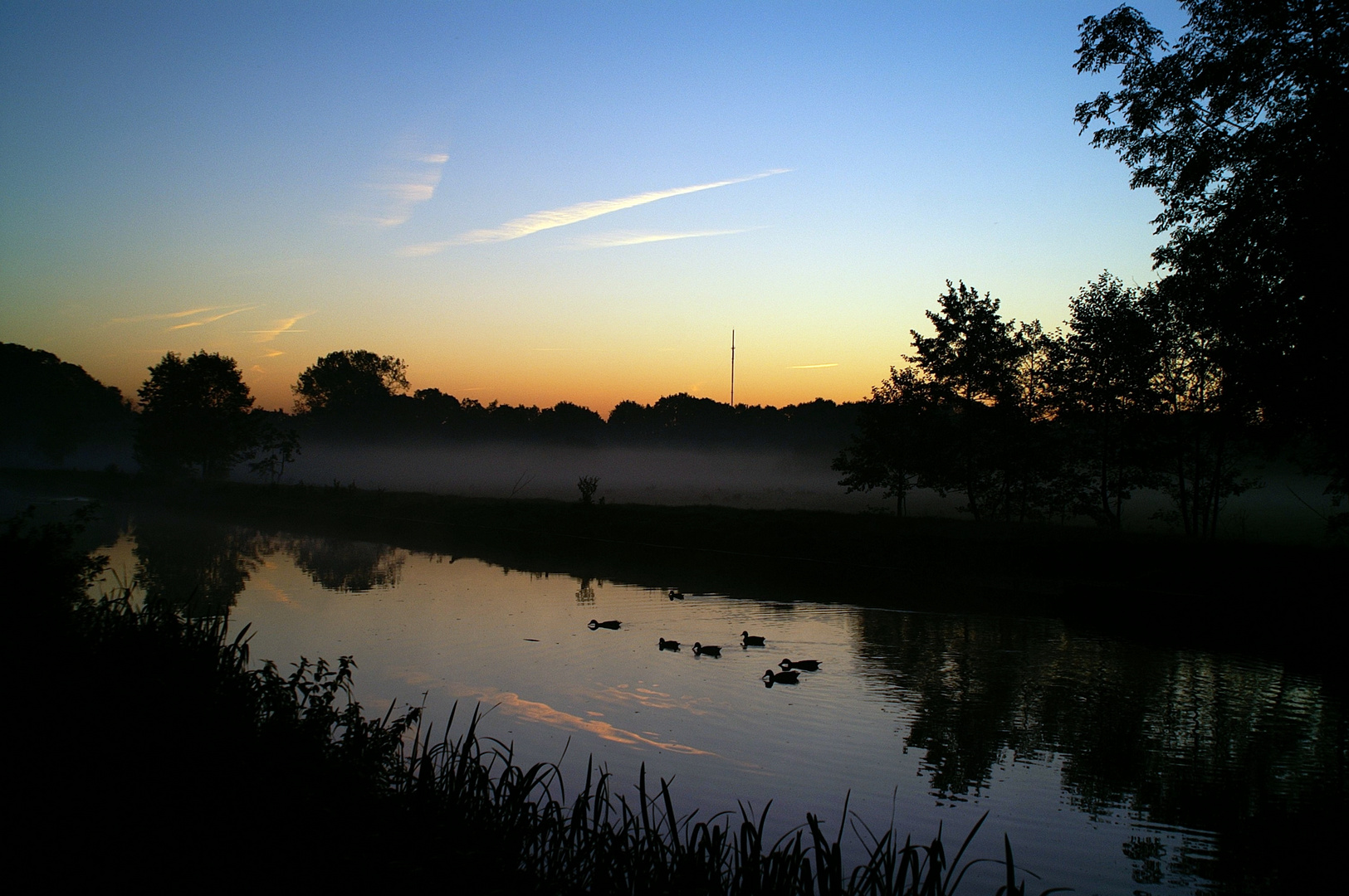 sonnenaufgang überm ems jade kanal