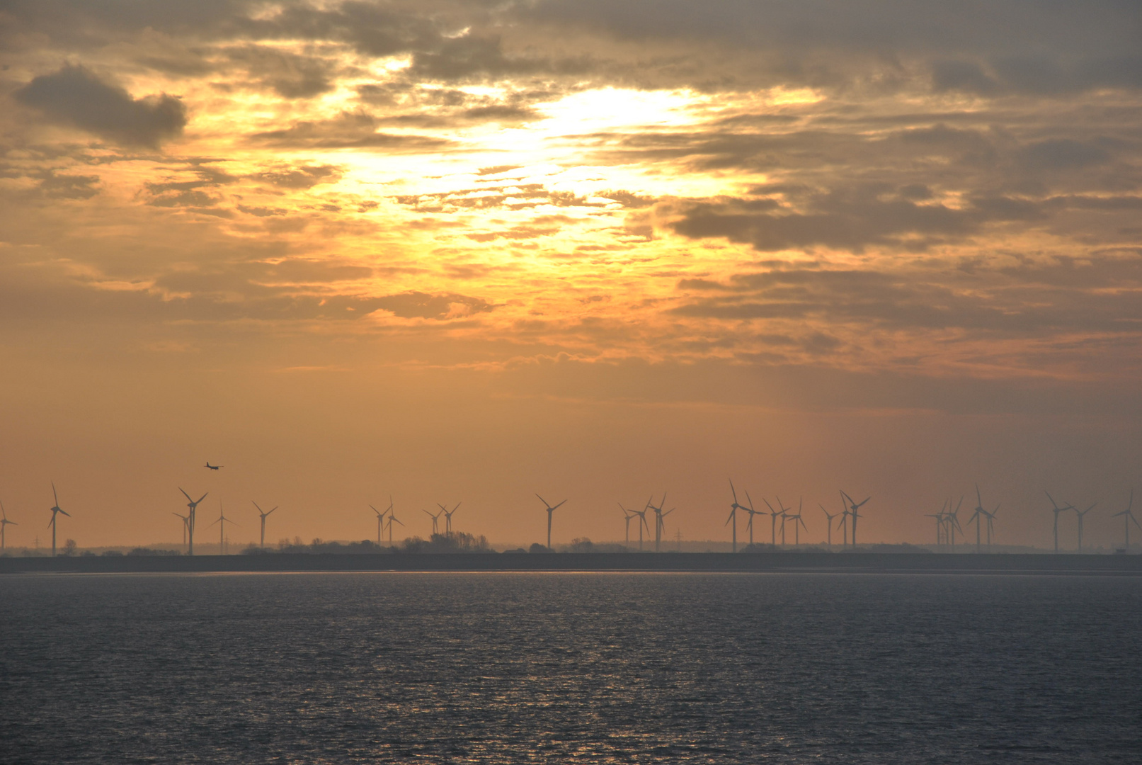 Sonnenaufgang überm Festland