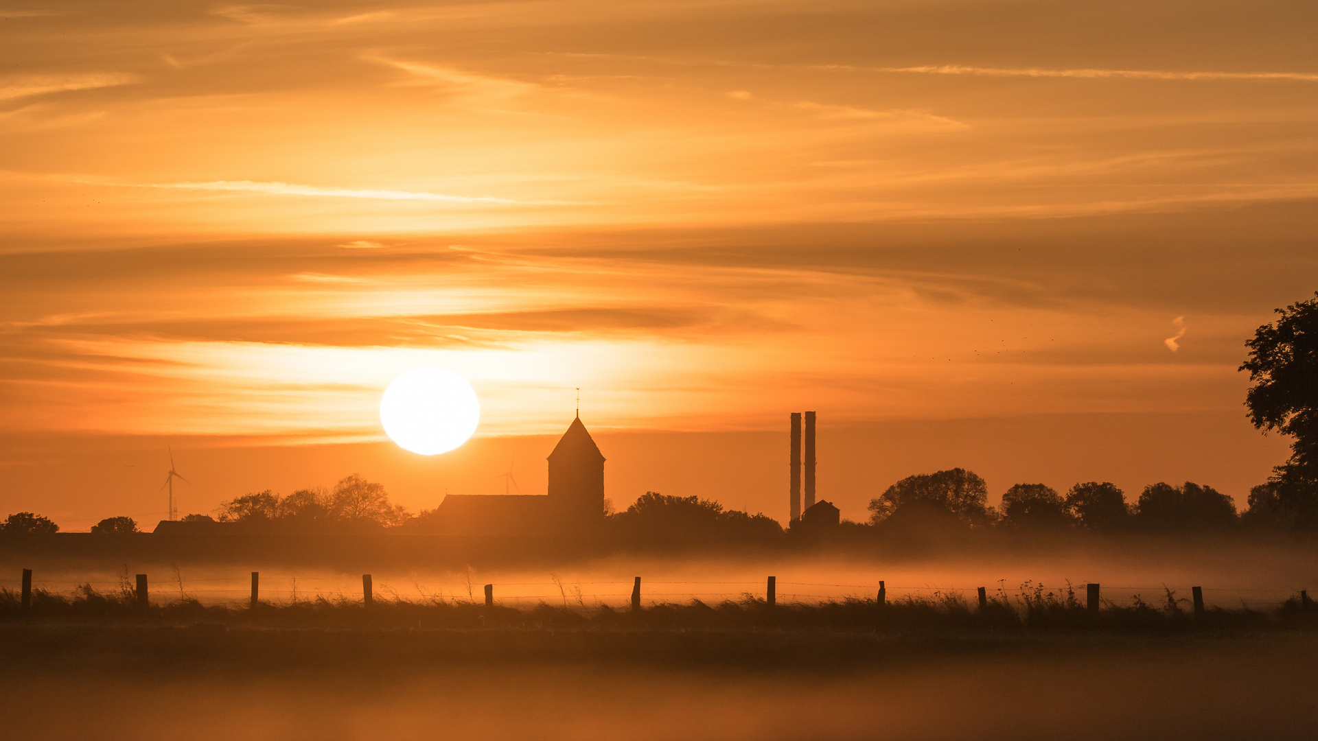 Sonnenaufgang und Bodennebel