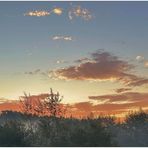 Sonnenaufgang und Morgennebel