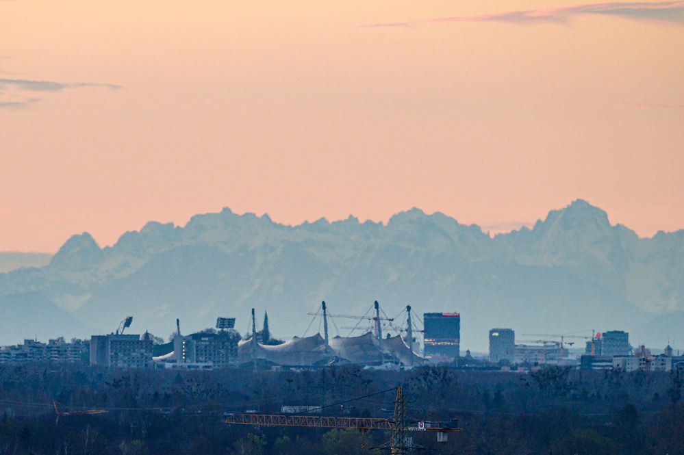 Sonnenaufgang und Münchner Berge