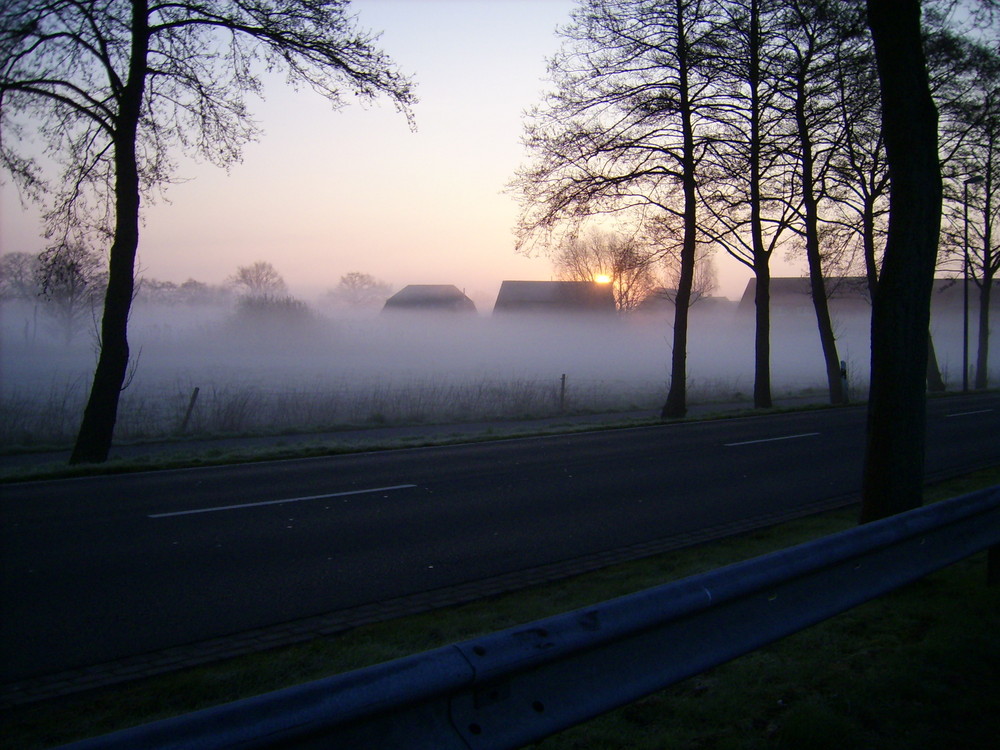 Sonnenaufgang und Nebel