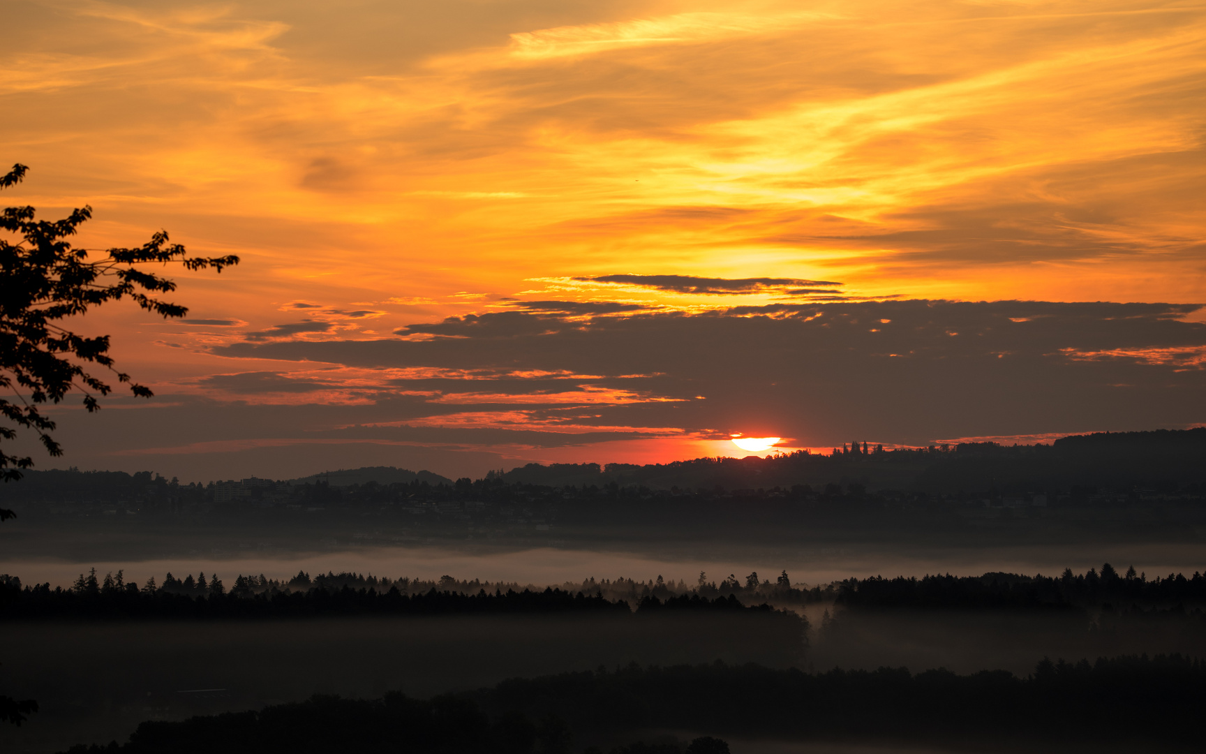 Sonnenaufgang und Nebelschwaden