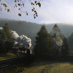 Sonnenaufgang und Nebelschwaden im Erzgebirge