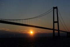 Sonnenaufgang unter der Storebeltbrücke