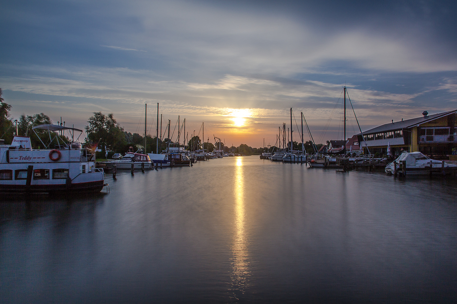 Sonnenaufgang Vareler Hafen