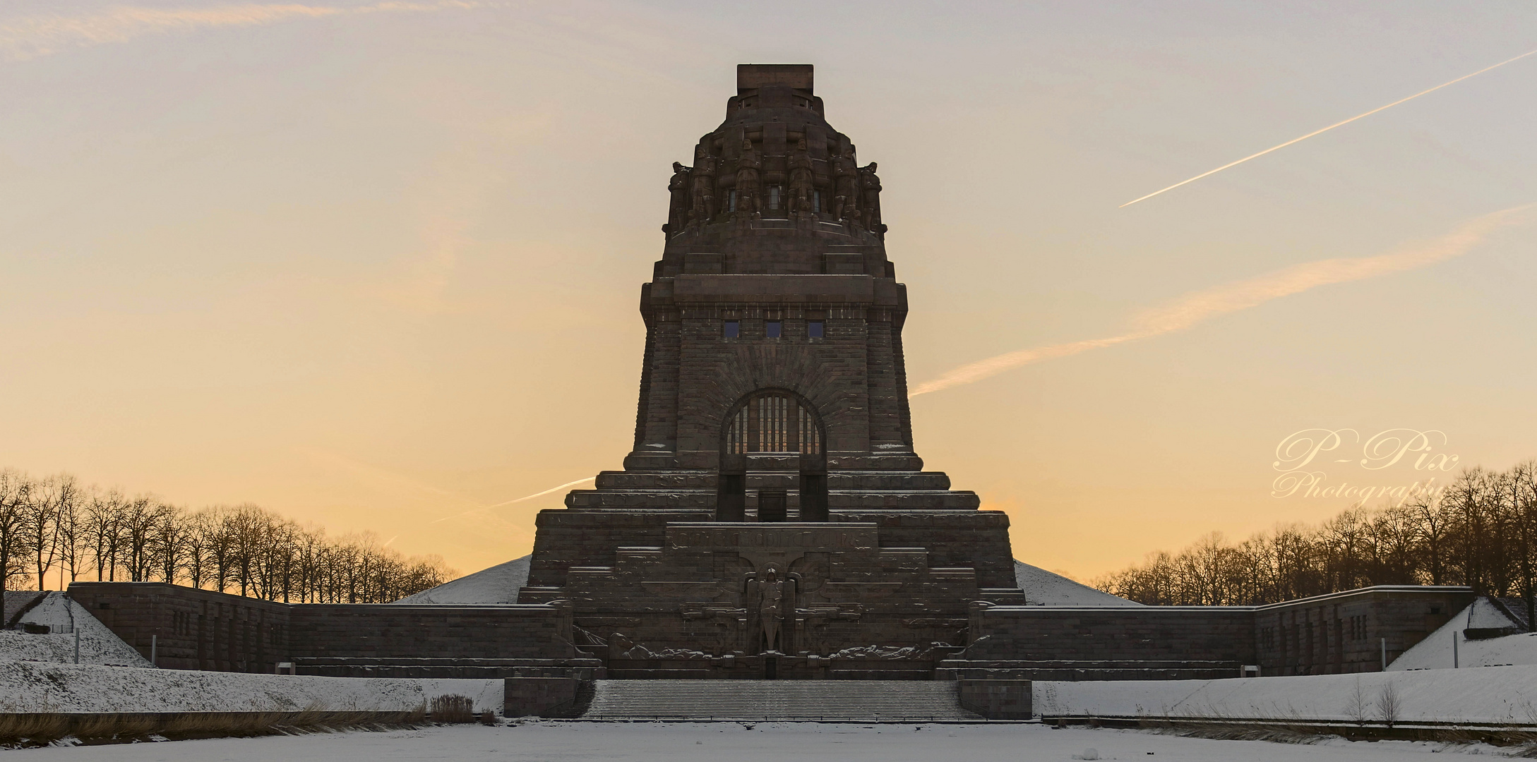 Sonnenaufgang Völkerschlachtdenkmal