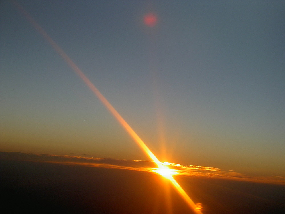 Sonnenaufgang vom Flugzeug aus