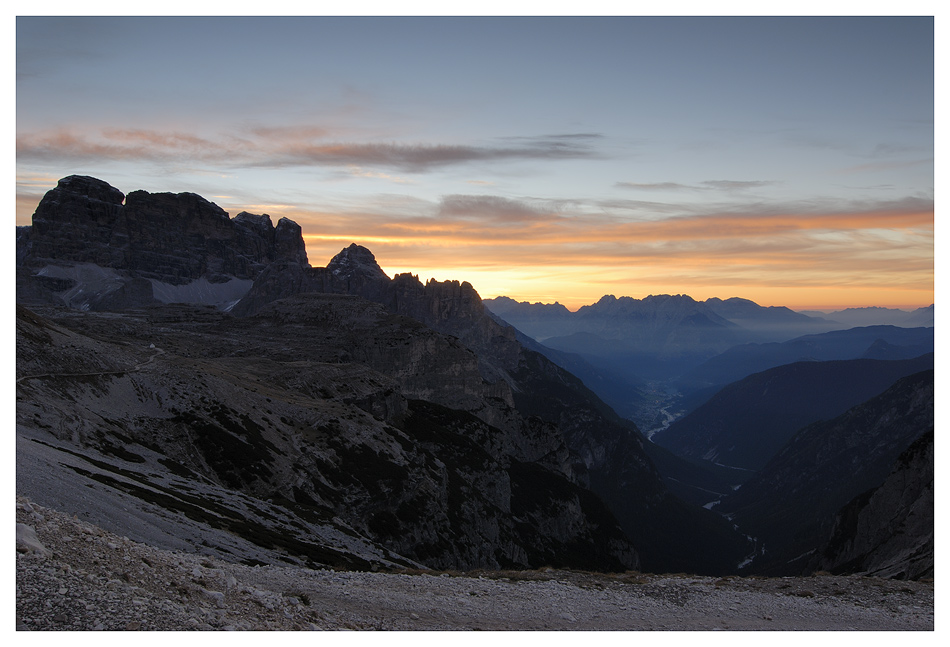 Sonnenaufgang von der Auronzo- Hütte gesehen