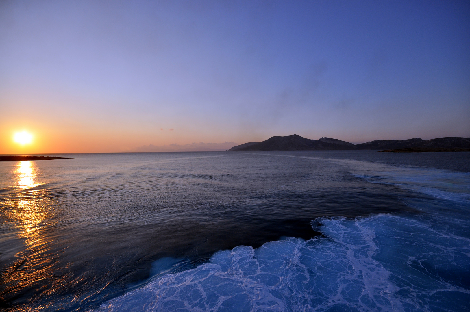 Sonnenaufgang von der Blue Star Paros vor Koufounissi