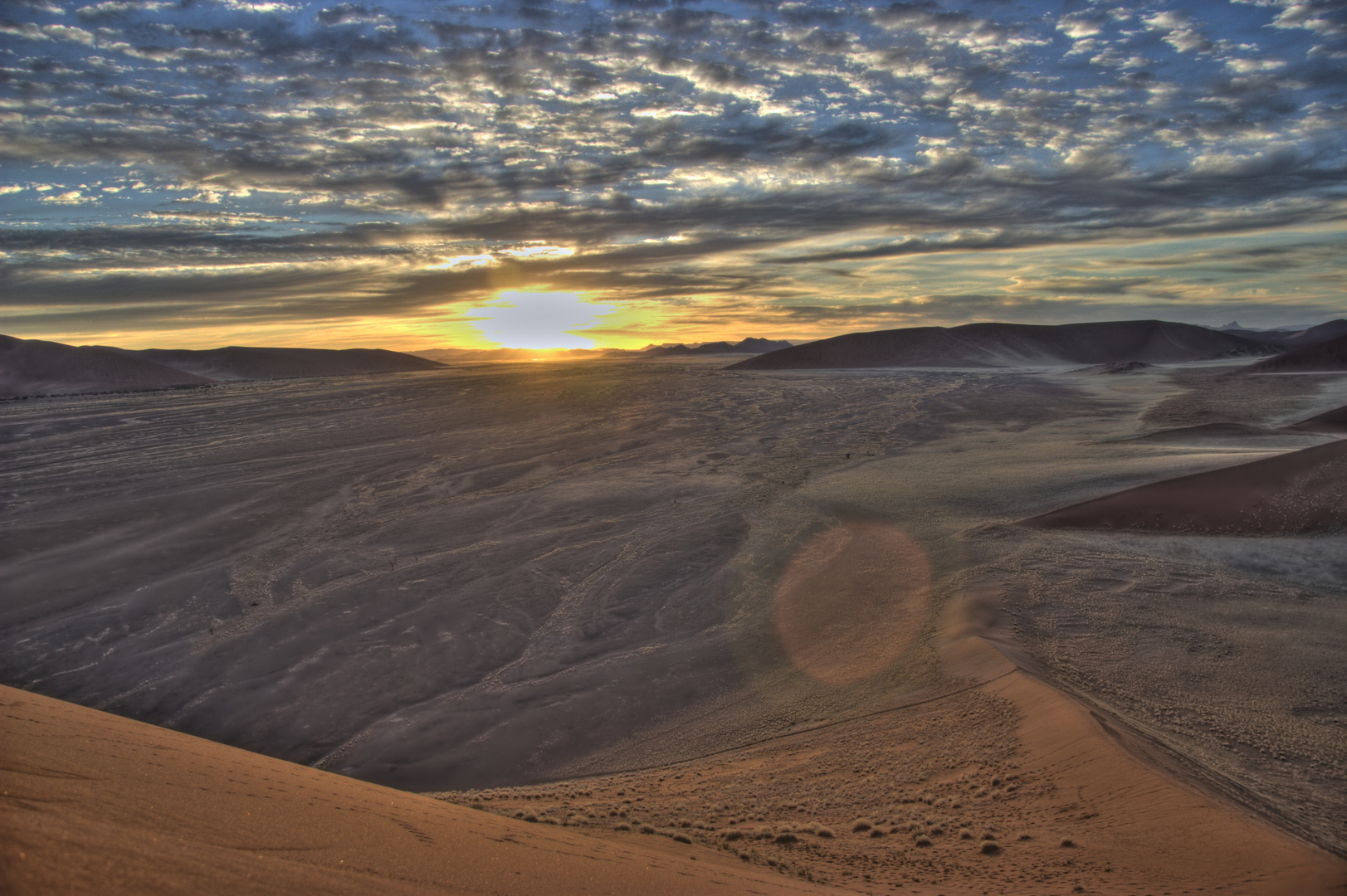 Sonnenaufgang von der Düne 45 (Namibia, HDR)