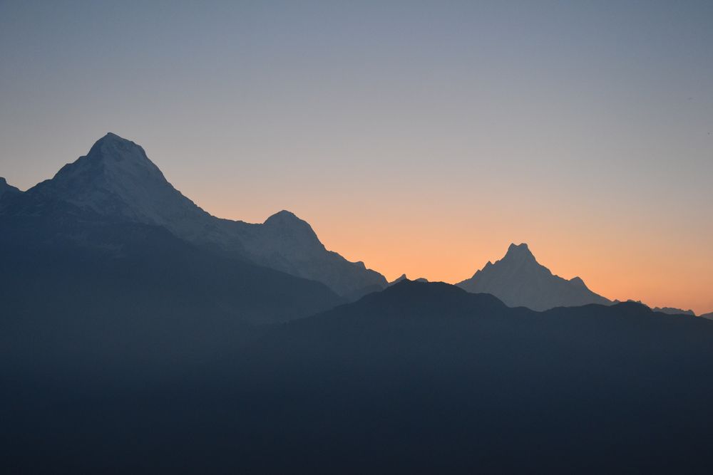 Sonnenaufgang vor Annapurna South, Himchuli und Fishtail