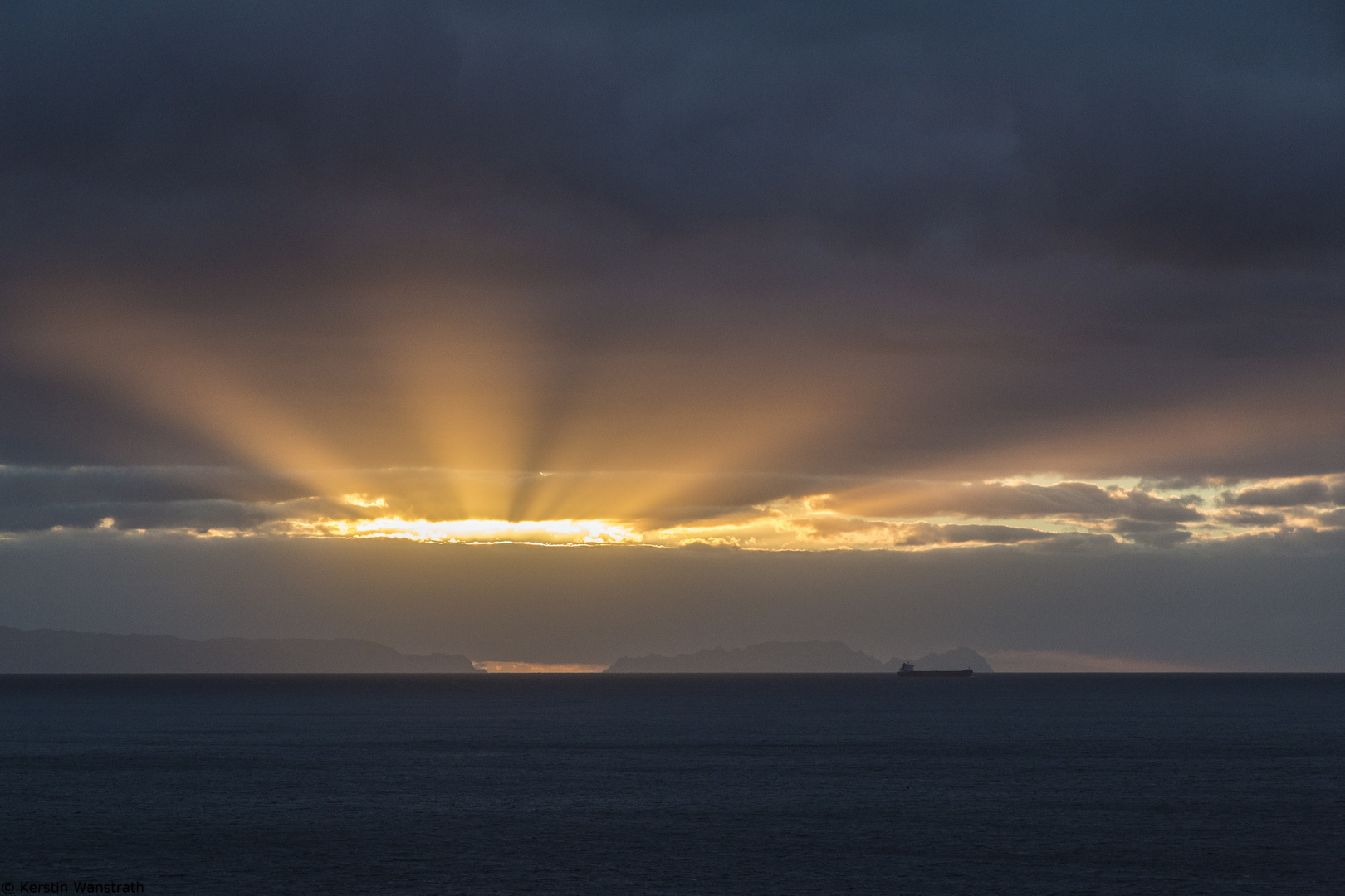 Sonnenaufgang vor der Küste Madeiras