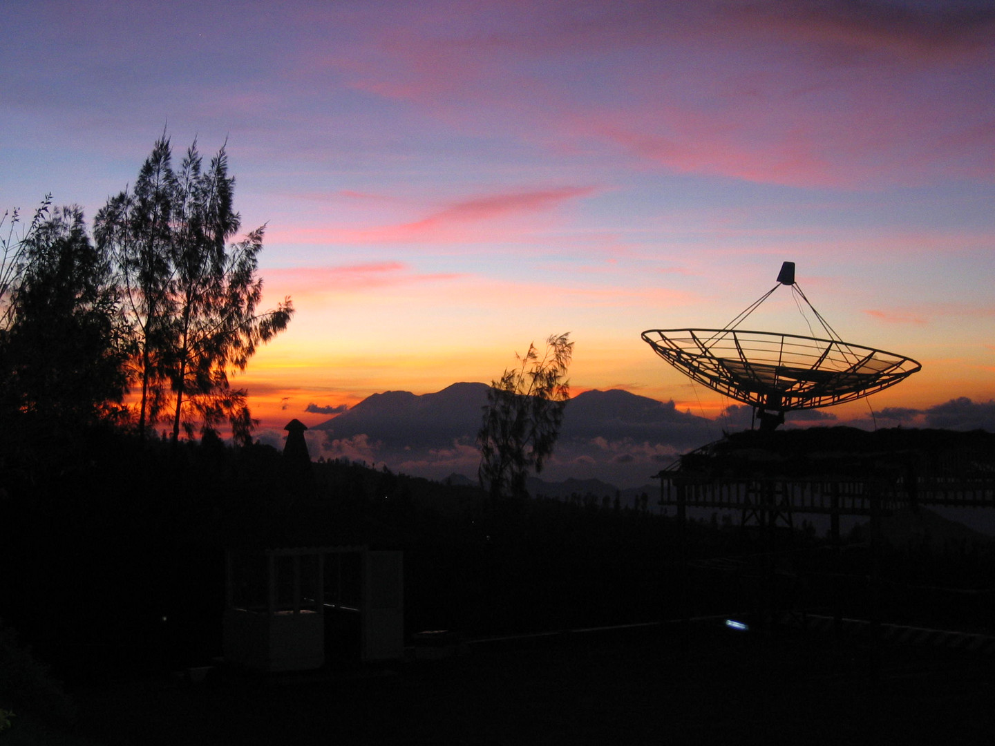 Sonnenaufgang vor der Vulkanbesteigung