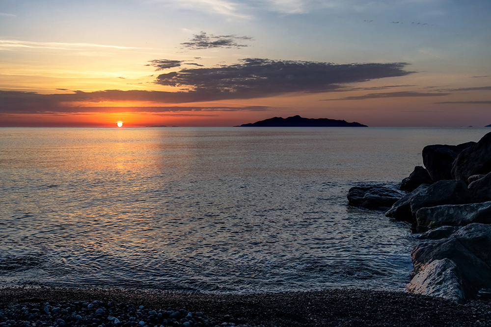 Sonnenaufgang vor Kamari, Santorin