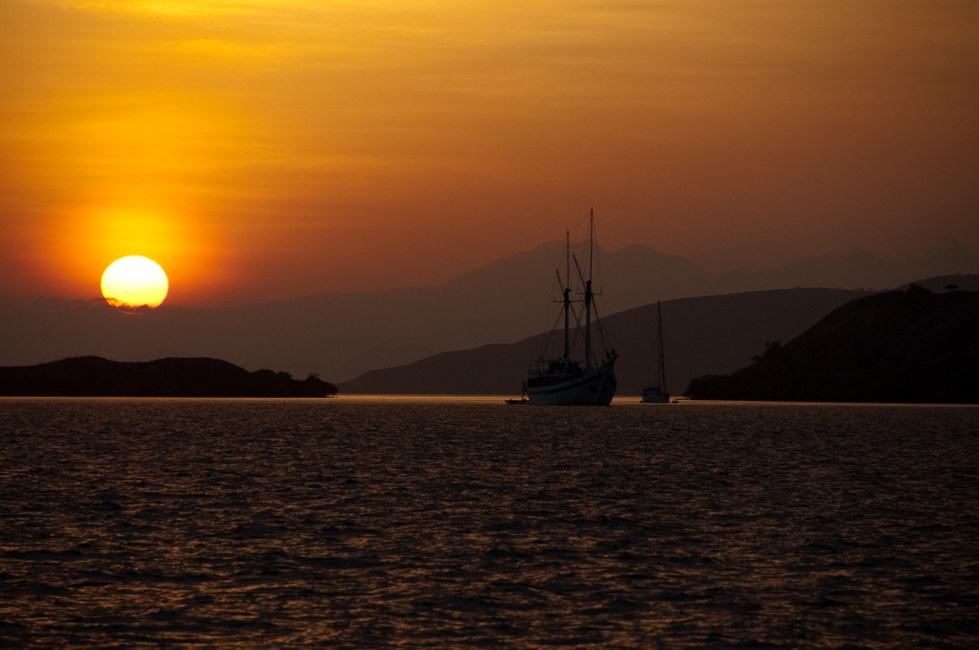 Sonnenaufgang vor Komodo