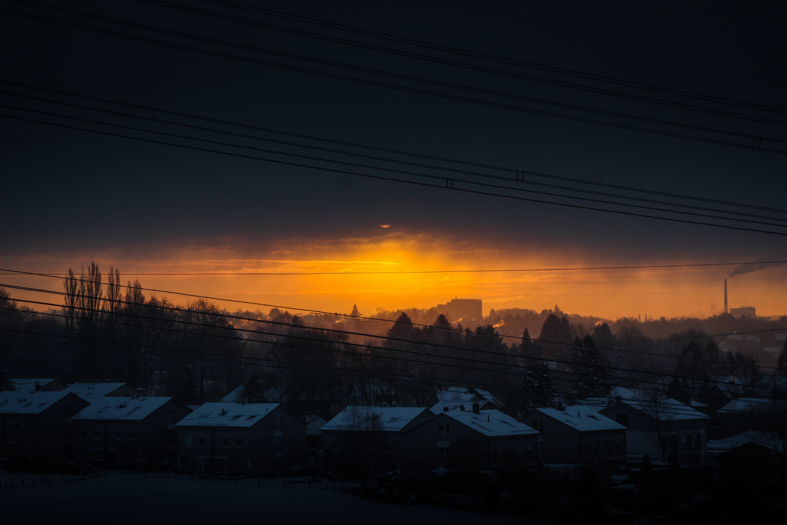 Sonnenaufgang vs. Schneewolken